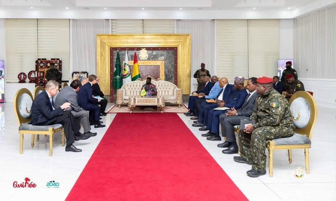 Simandou 2040 : le Chef de l'Etat, S.E Mamadi DOUMBOUYA, reçoit une délégation de RUSAL conduite par l'Ambassadeur de la Fédération de Russie en Guinée